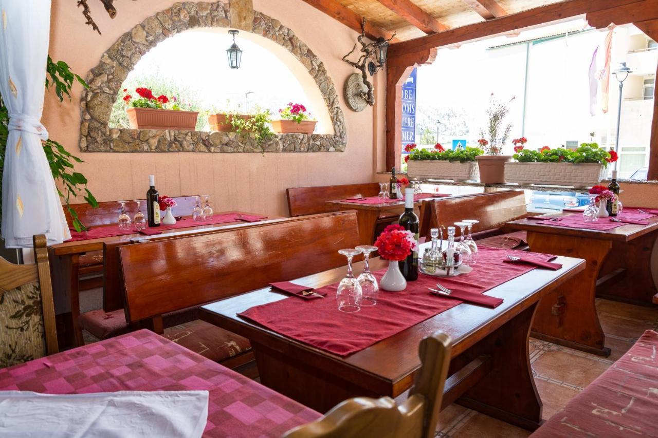 Bed And Breakfast Taverna Miskovic Pag Town Exteriör bild