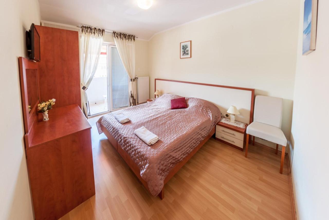 Bed And Breakfast Taverna Miskovic Pag Town Exteriör bild