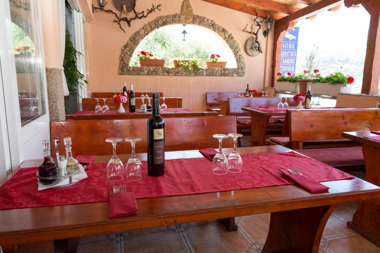 Bed And Breakfast Taverna Miskovic Pag Town Exteriör bild