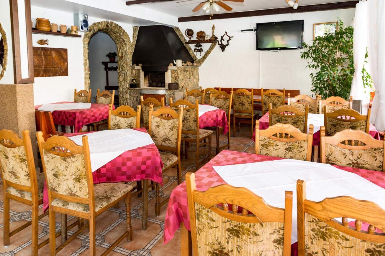 Bed And Breakfast Taverna Miskovic Pag Town Exteriör bild